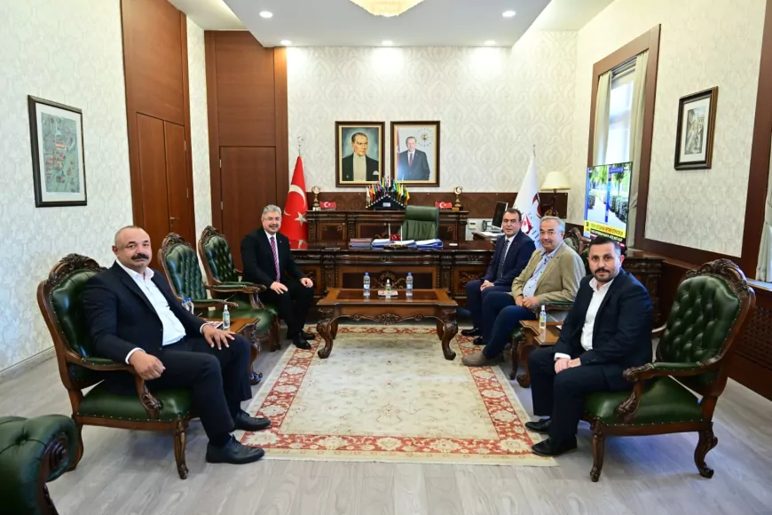 AK Parti Eskişehir İl Başkanı Gürhan Albayrak: “Basın emekçilerine yönelik hadsizliği en sert şekilde kınıyor ve reddediyoruz”