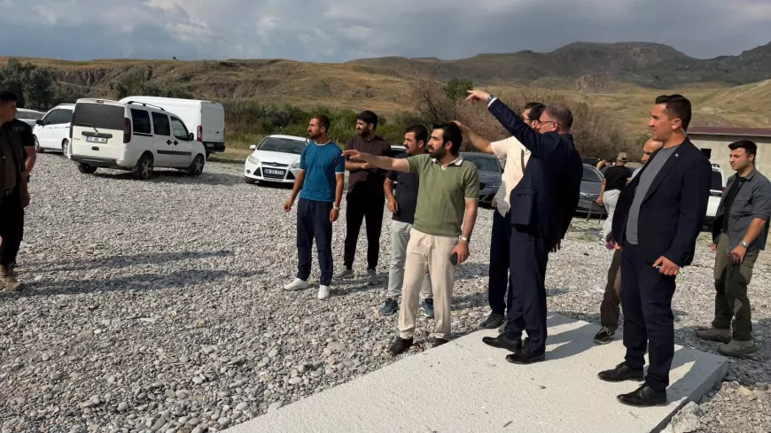 Van Büyükşehir Belediyesi Van Gölü kıyısında 3 yeni halk plajını vatandaşların hizmetine hazırlıyor