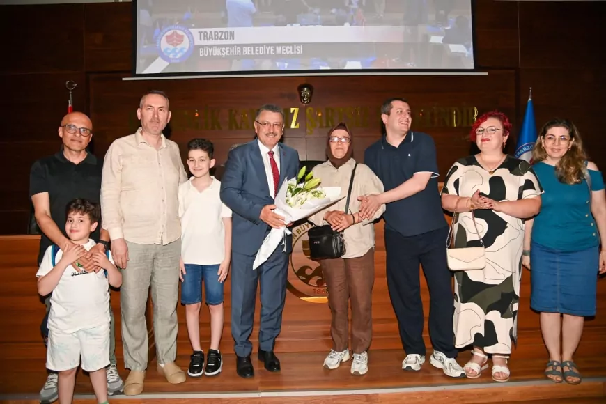 Trabzon Büyükşehir Belediye Başkanı Ahmet Metin Genç: “Benim dini değerlerimle kimse alay edemez”