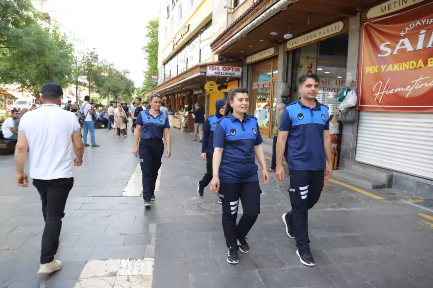 Diyarbakır Sur’da Kaldırım Denetimlerine Esnaf ve Yurttaşlardan Destek: “İnsanlar Artık Daha Rahat Yürüyebiliyor”