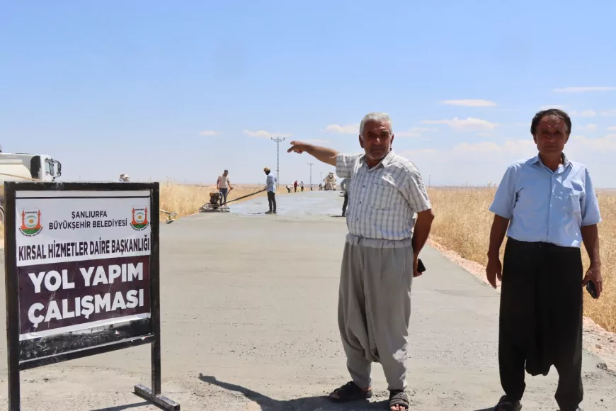Şanlıurfa Büyükşehir Belediyesi Hilvan, Siverek ve Haliliye'yi Birbirine Bağlayan 17 Kilometrelik Beton Yol Çalışmalarını Sürdürüyor