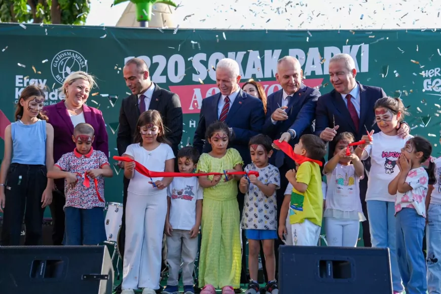 İstanbul Valisi Davut Gül Gaziosmanpaşa’da Dünya Kupası temalı 1220 Sokak Parkı’nın açılışını gerçekleştirdi