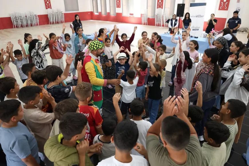 Hatay Büyükşehir Belediyesi Altınözü'nde düzenlediği "Yaz Seninle Güzel" etkinlikleriyle çocukları bilim, teknoloji ve eğlenceyle buluşturdu