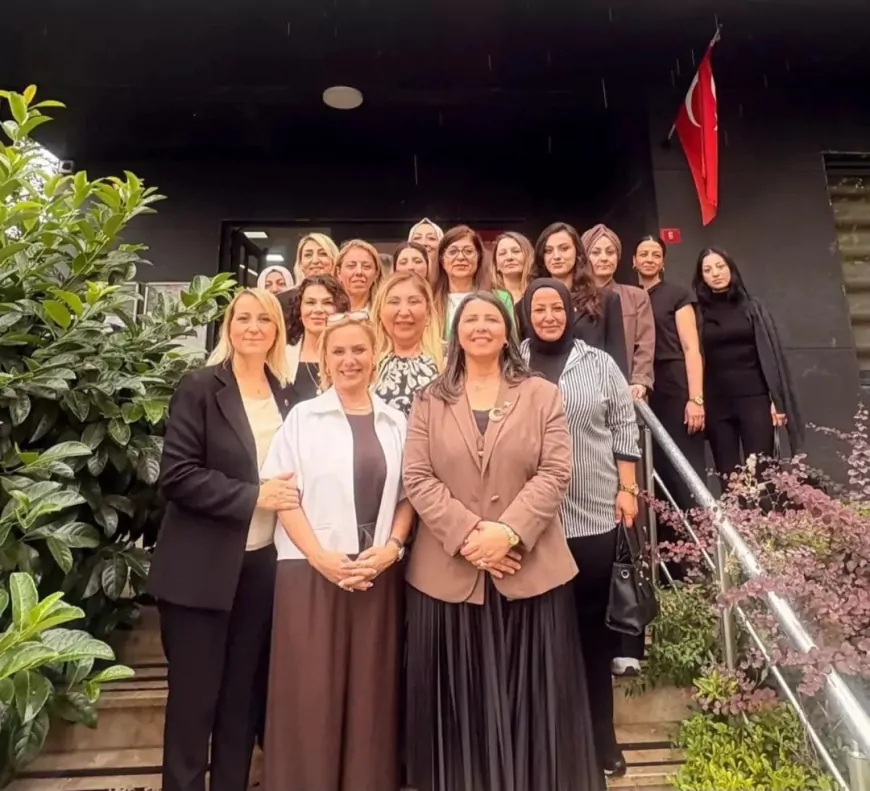 MHP İstanbul İl Başkanlığı Kadın Yöneticileri Esnaf ve Girişimci Kadınları Ziyaret Etti