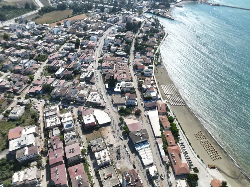 Hatay Büyükşehir Belediyesi Arsuz’da Prestij Caddeler Projesi kapsamında Sami Oytun Caddesi’ni modern görünümüne kavuşturdu