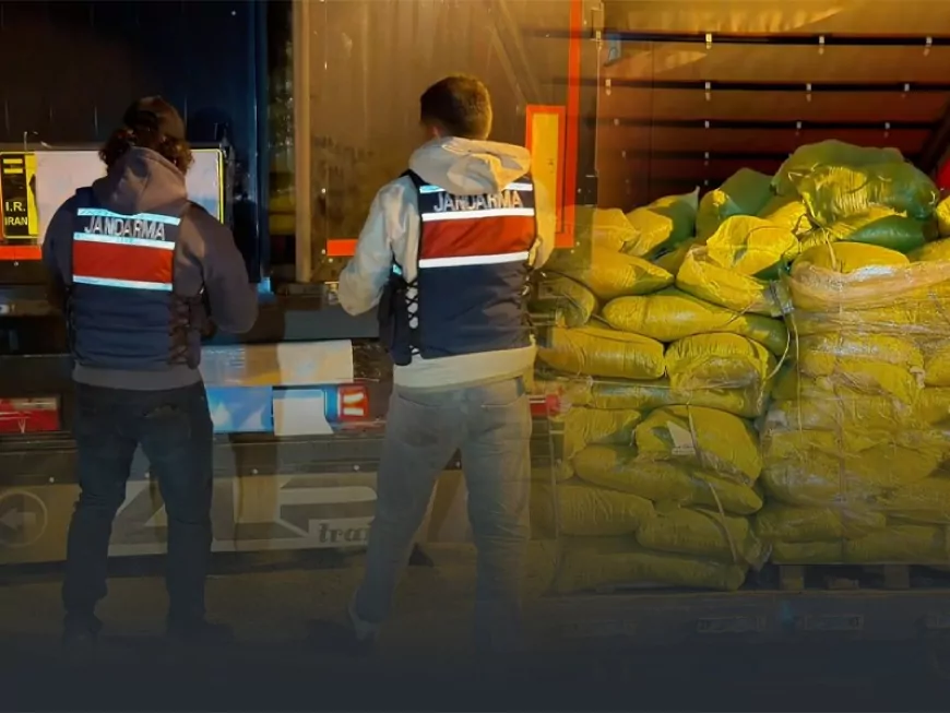 Van’da Düzenlenen Operasyonda 333 Kilogram Skunk Ele Geçirildi, 2 Şüpheli Yakalandı