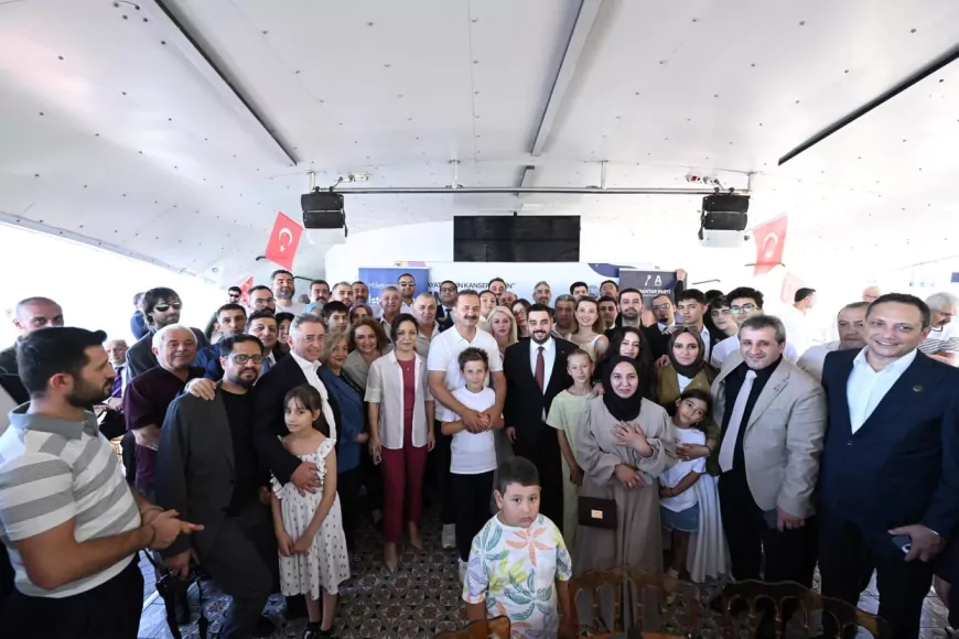 Anahtar Partisi Genel Başkanı Yavuz Ağıralioğlu Üsküdar Teşkilatı'nın 1. yıl programında teşkilat mensuplarıyla Boğaz'da buluştu