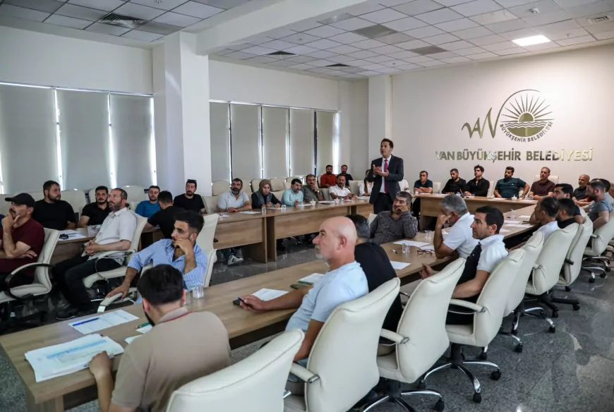 Van Büyükşehir Belediyesi çalışanlarına iş sağlığı ve güvenliği konusunda kapsamlı hizmet içi eğitim verildi