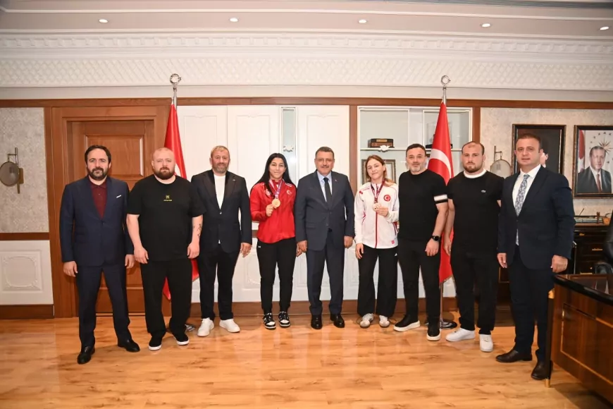 Trabzon Büyükşehir Belediye Başkanı Ahmet Metin Genç: “Avrupa'nın zirvesine çıkarak ay-yıldızlı bayrağımızı gururla dalgalandırdınız”