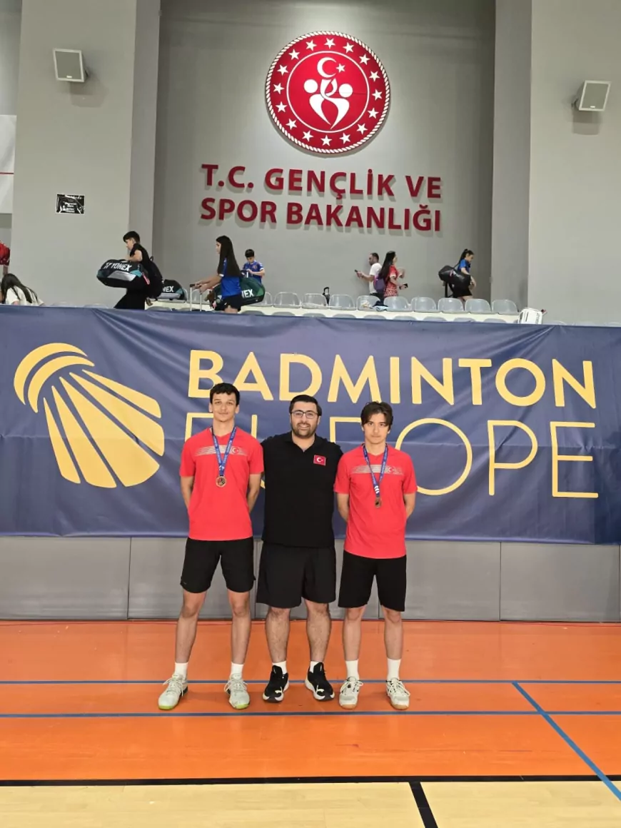 Bursa Büyükşehir Belediyesporlu badmintoncular İstanbul Youth Open Turnuvası’nda 1 altın, 2 gümüş ve 3 bronz madalya kazandı