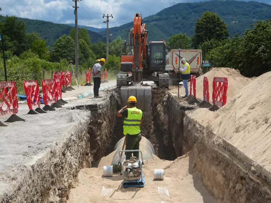 Düzce Belediyesi İçme Suyu Şebekesi Yenileme Projesi'nde 23 Kilometrelik Hat Tamamlandı, 1600 Milimetrelik Ana İsale Hattı Döşenmeye Başlandı