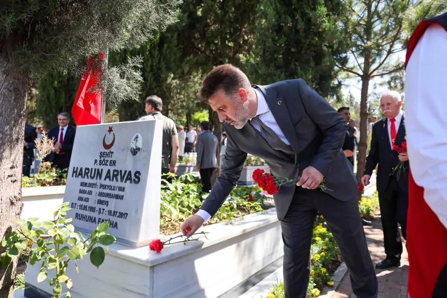Bursa’da 15 Temmuz Demokrasi ve Milli Birlik Günü Programı Şehitlik Ziyaretleri ve Anma Etkinlikleriyle Başladı