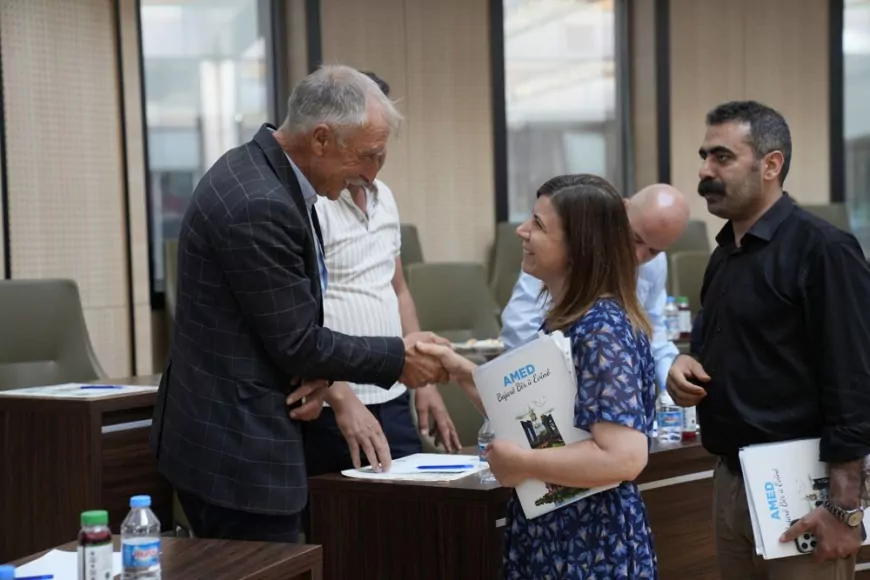 Diyarbakır Büyükşehir Belediyesi Eşbaşkanları Serra Bucak ve Doğan Hatun: “Kayapınar’ın ihtiyaçlarını muhtarlarla birlikte planlıyor, yatırımları ortak akılla şekillendiriyoruz”