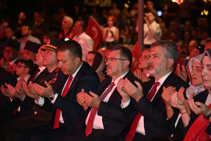Trabzon Büyükşehir Belediye Başkanı Ahmet Metin Genç: “Trabzon, 15 Temmuz gecesi demokrasiye, bayrağına ve devletine sahip çıktı”