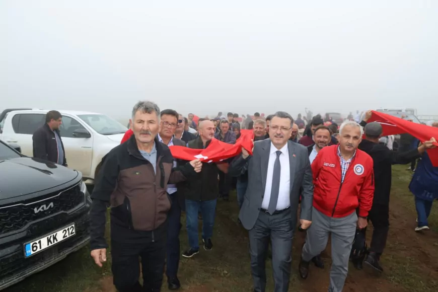 Trabzon Büyükşehir Belediye Başkanı Ahmet Metin Genç: “Çataltepe Şehitliği'nin yolunu ve eksikliklerini birlikte gidereceğiz”