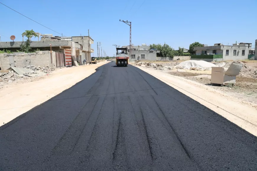 Şanlıurfa Büyükşehir Belediyesi Hilvan'da sıcak asfalt çalışmalarını başlattı ulaşım altyapısı güçleniyor