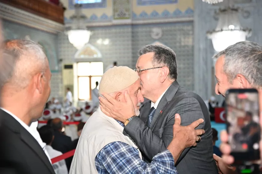 Trabzon Büyükşehir Belediye Başkanı Ahmet Metin Genç: “Kur’an’ın mesajını yaşamak ve yaşatmak en büyük sorumluluğumuzdur”