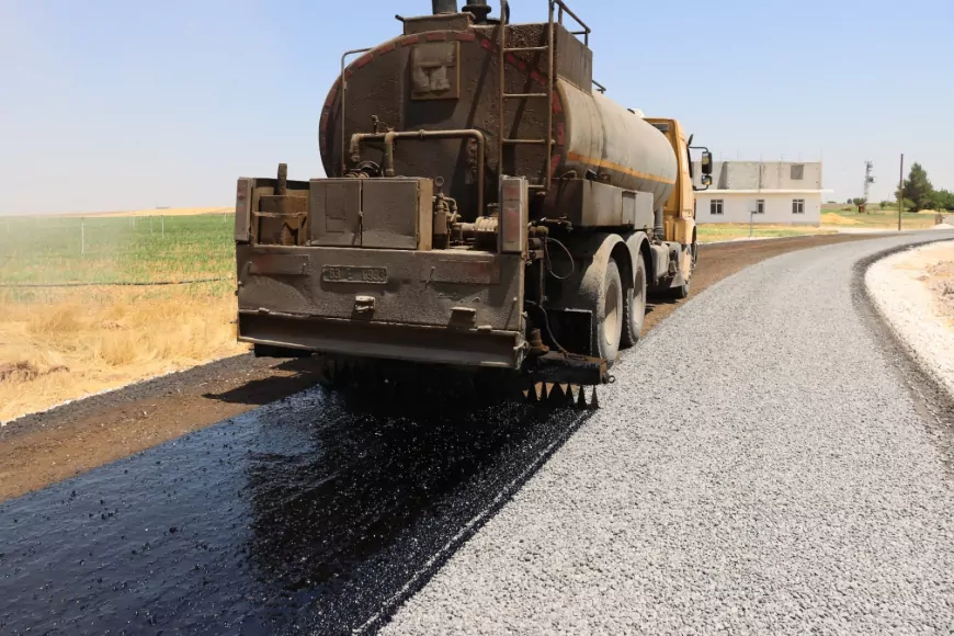 Şanlıurfa Büyükşehir Belediyesi Akçakale ile Harran arasındaki 10 kilometrelik grup yolunda asfalt çalışmasını tamamladı