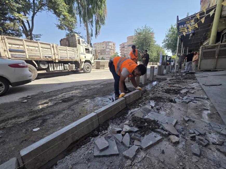 Şanlıurfa Büyükşehir Belediyesi Siverek'te Şehmus Aydın Caddesi'ni üstyapı çalışmalarıyla modernleştiriyor