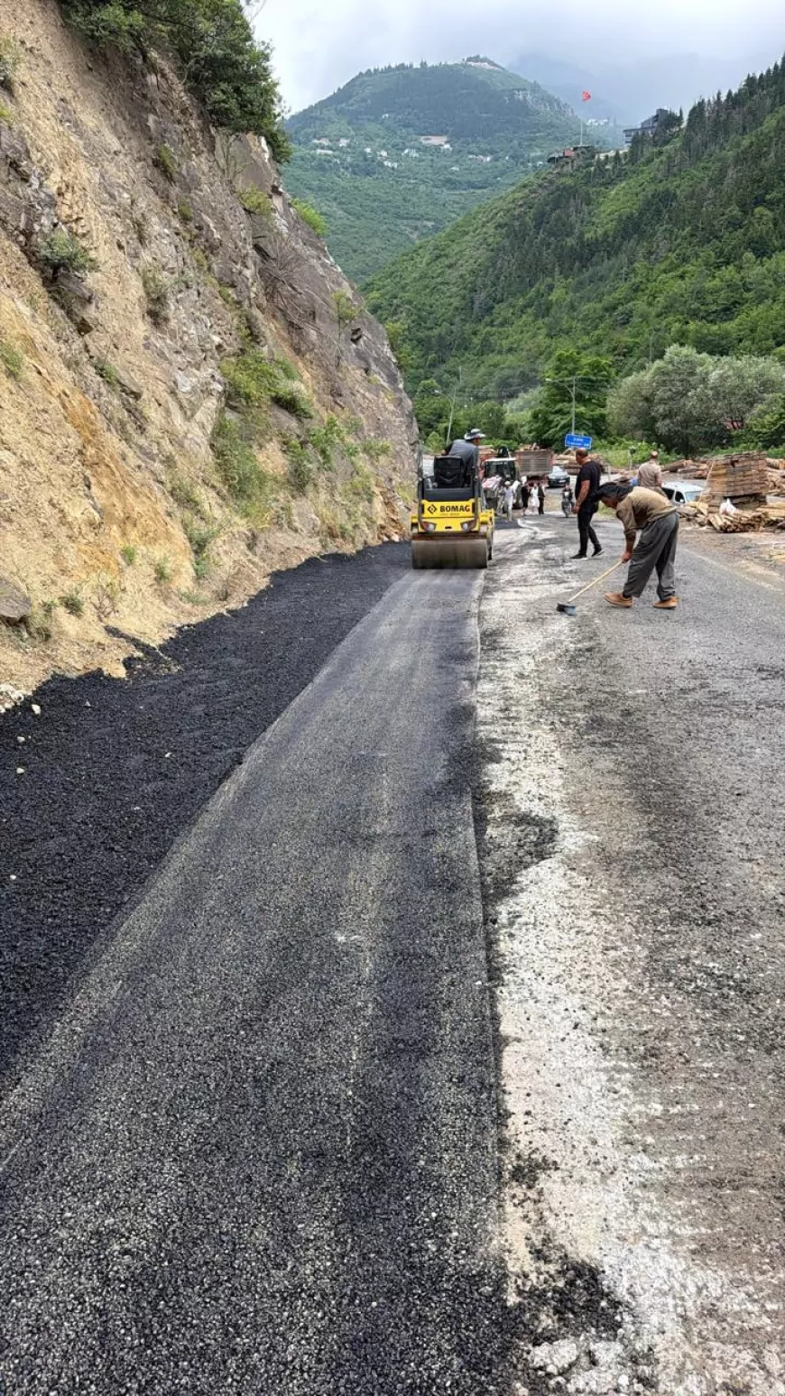 Trabzon Büyükşehir Belediye Başkanı Ahmet Metin Genç: “Altyapı imalatı tamamlanan bölgelerde yol onarım çalışmalarını eş zamanlı olarak gerçekleştiriyoruz”