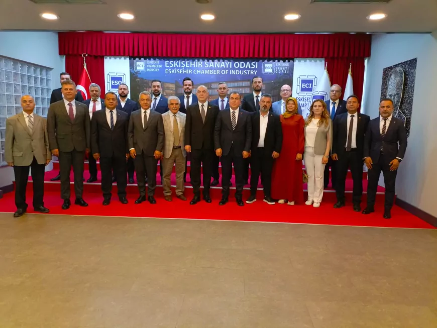 MHP Eskişehir İl Başkanı Ayhan Sezer Eskişehir Sanayi Odası'nı ziyaret ederek sanayi ve ekonomi gündemini değerlendirdi