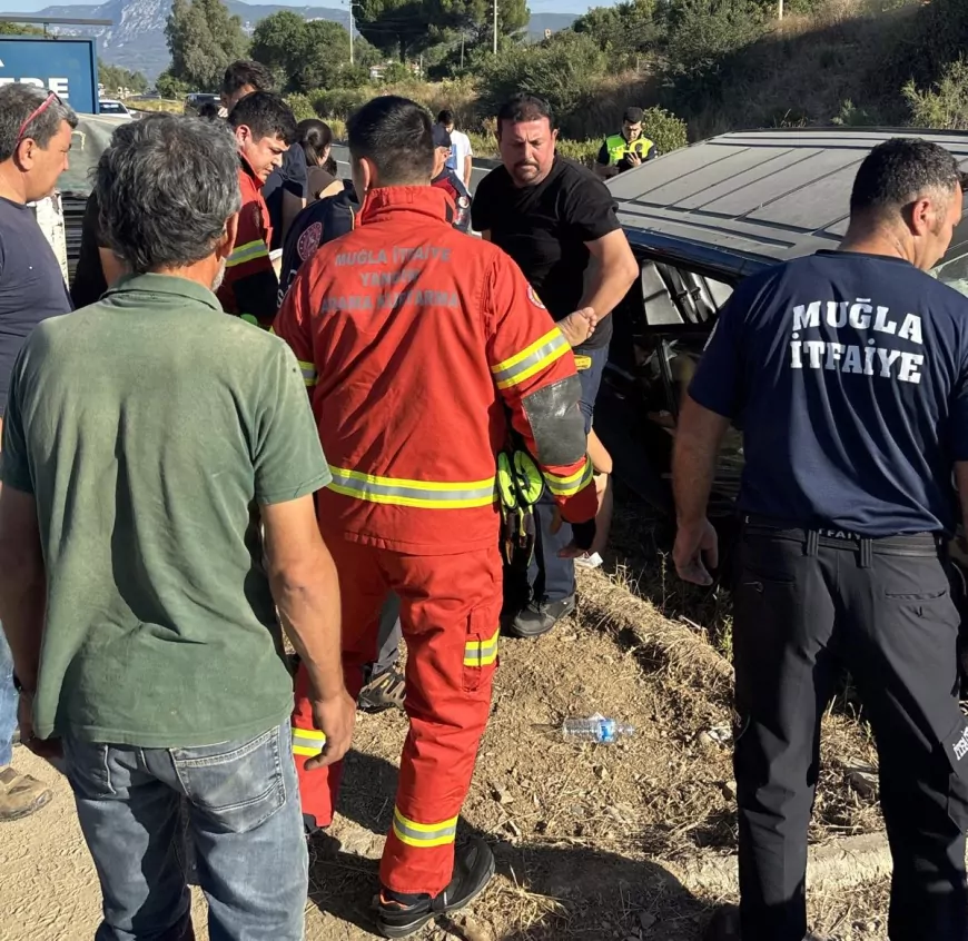 Ula Kızılyaka Mahallesi'nde Mercedes Vito'nun Karıştığı Tek Taraflı Kazada 7 Kişi Hafif Yaralandı