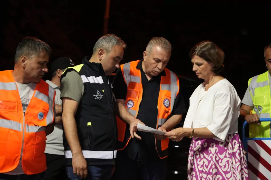 Eskişehir Büyükşehir Belediye Başkanı Ayşe Ünlüce, ESKİ'nin gece boyunca tamamladığı su hattı onarım çalışmalarını sahada inceledi