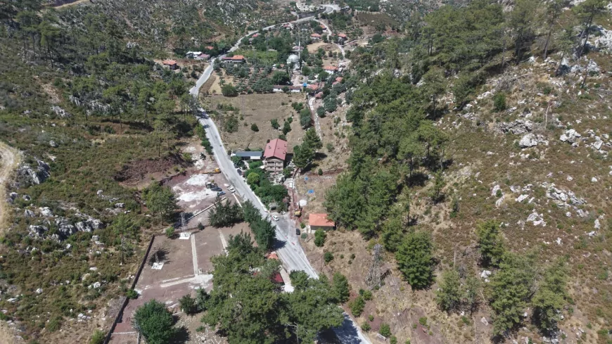 MUSKİ Genel Müdürlüğü Osmaniye Mahallesi’nde 1.250 metrelik içme suyu hattını kamusal alana taşıyarak altyapıyı yeniliyor