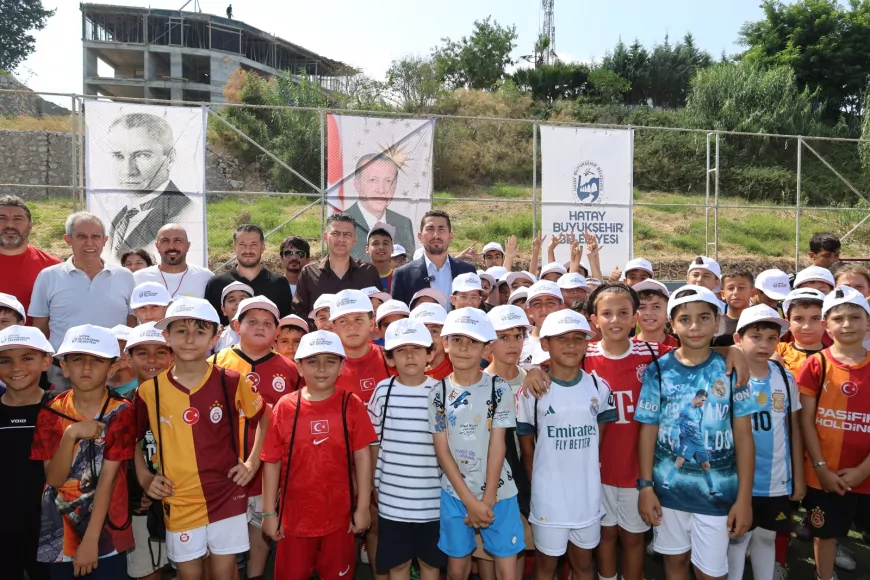 Hatay Büyükşehir Belediyesi Yaz Kurslarına Katılan 200 Çocuğa Şapka, Tişört ve Çanta Desteği Sağladı