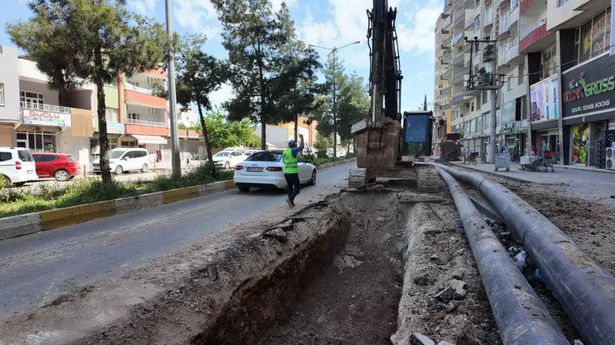 Kızıltepe'de 14 Mahalleyi Besleyen İçme Suyu Ana Hattının Ömrünü Tamamlayan Bölümü Yenilenerek Altyapı Sorunu Kalıcı Olarak Giderildi