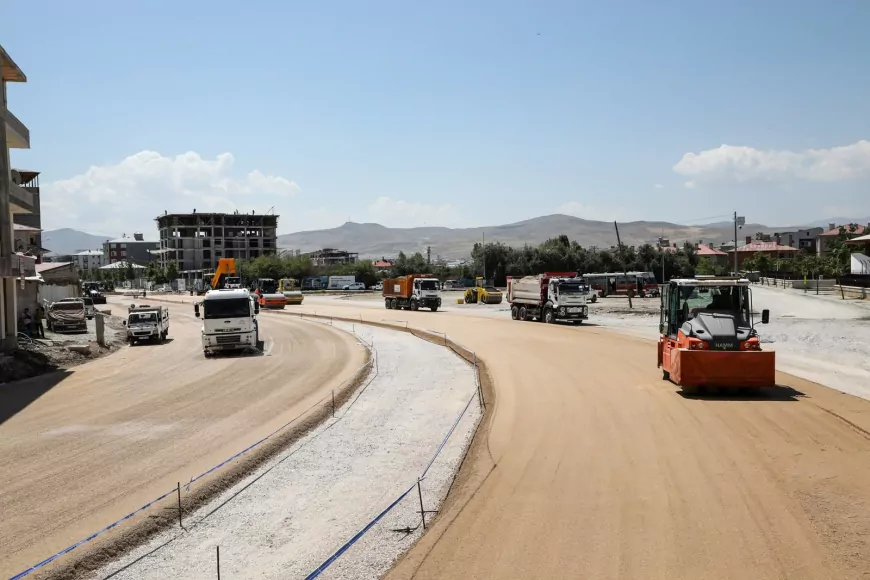 Van Büyükşehir Belediyesi Hatuniye Yolu İkinci Etap Çalışmalarında PMT Serimini Sürdürüyor