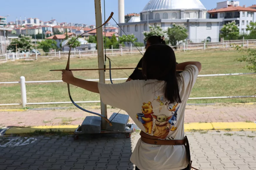 Uşak Belediyesi Yaz Spor Okulları çocukları yaz tatilinde spor ve eğlenceyle buluşturuyor