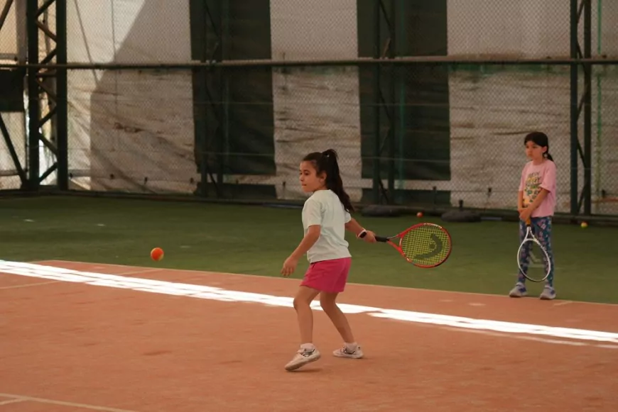 Diyarbakır Büyükşehir Belediyesi'nin Ücretsiz Tenis Kurslarına 6 Ayda 540 Kişi Katıldı, Antrenörler: “Kent Halkının Tenise Yoğun Bir İlgisi Var”