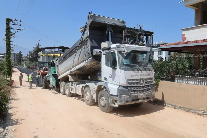 Hatay Büyükşehir Belediyesi Defne Turunçlu Mahallesi'nde Beton Asfalt Serimine Başladı