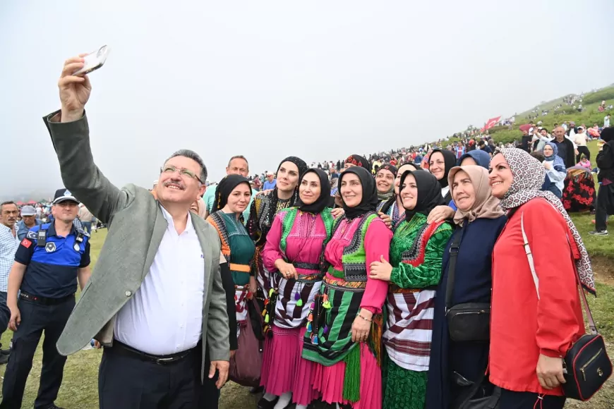 Trabzon Büyükşehir Belediye Başkanı Ahmet Metin Genç: “Bu Kadim Topraklarda Al Bayrağımızın Gölgesinde İlelebet Var Olacağız”