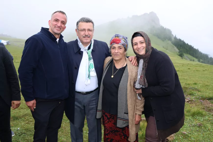 Trabzon Büyükşehir Belediye Başkanı Ahmet Metin Genç: “Doğduğumuz Topraklara Olan Vefa Borcumuzu Ödemeye Gayret Ediyoruz”