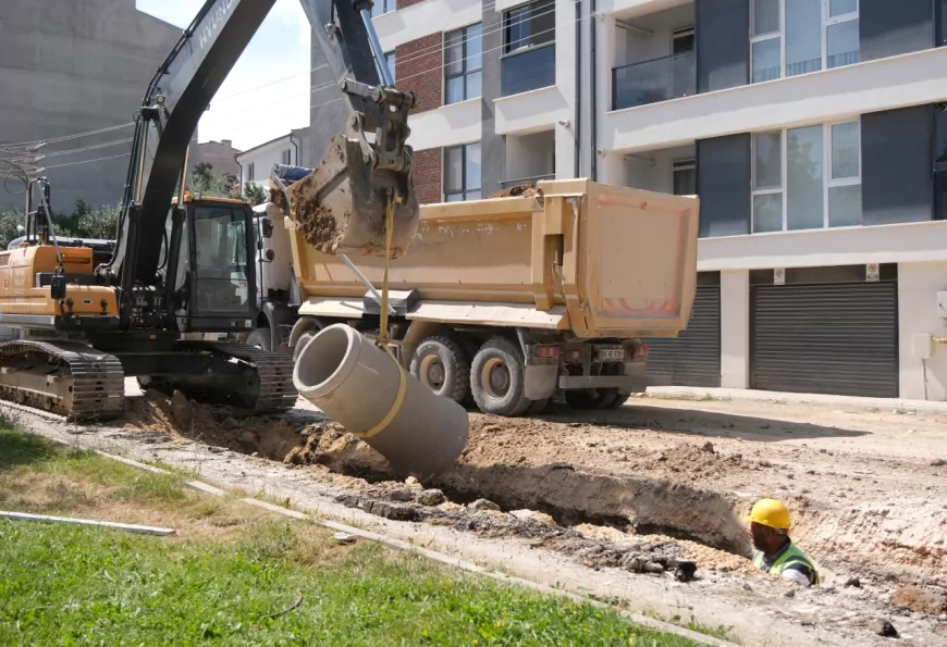 Eskişehir Büyükşehir Belediyesi Birlik Caddesi’nde Yeni Yağmur Suyu Hattını Tamamlayarak Altyapı Kapasitesini Güçlendirdi