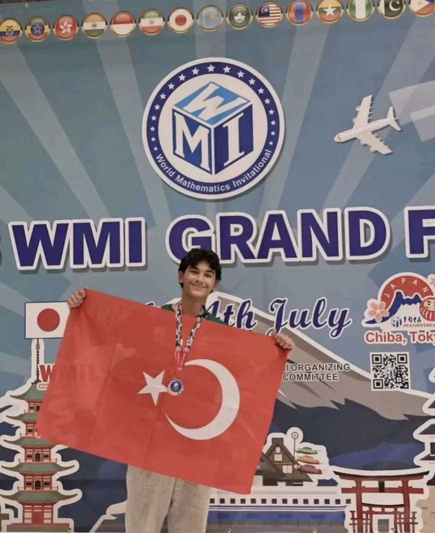 Beykoz Fen Lisesi Öğrencisi Enis Uğurluay Japonya'daki Dünya Matematik Finallerinde Bronz Madalya Kazandı