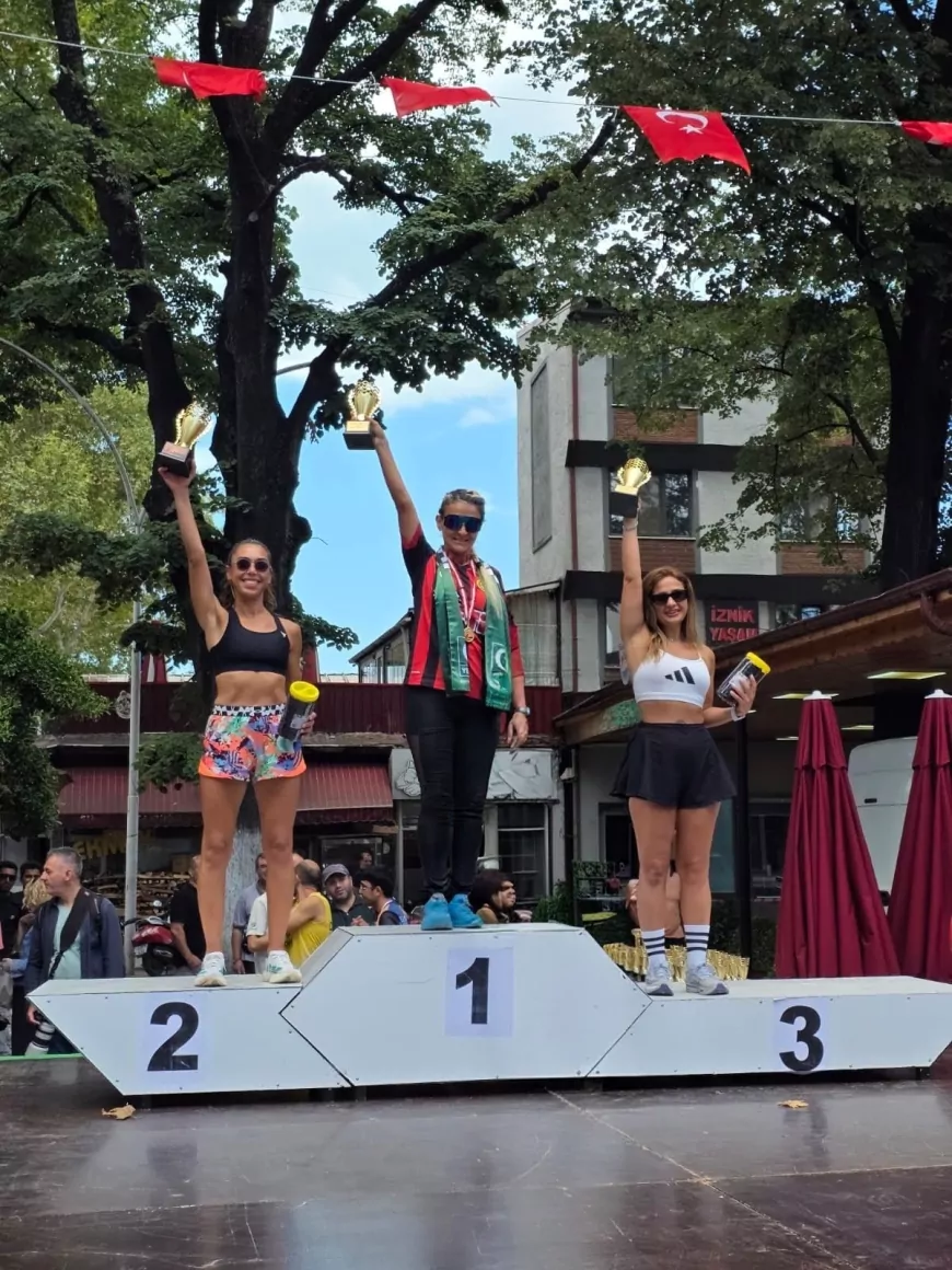 Bursa İznik’te Düzenlenen 10K Yarışı’nda Cenk Algın ve Bahar Sezer Algın Kendi Kategorilerinde Şampiyon Oldu
