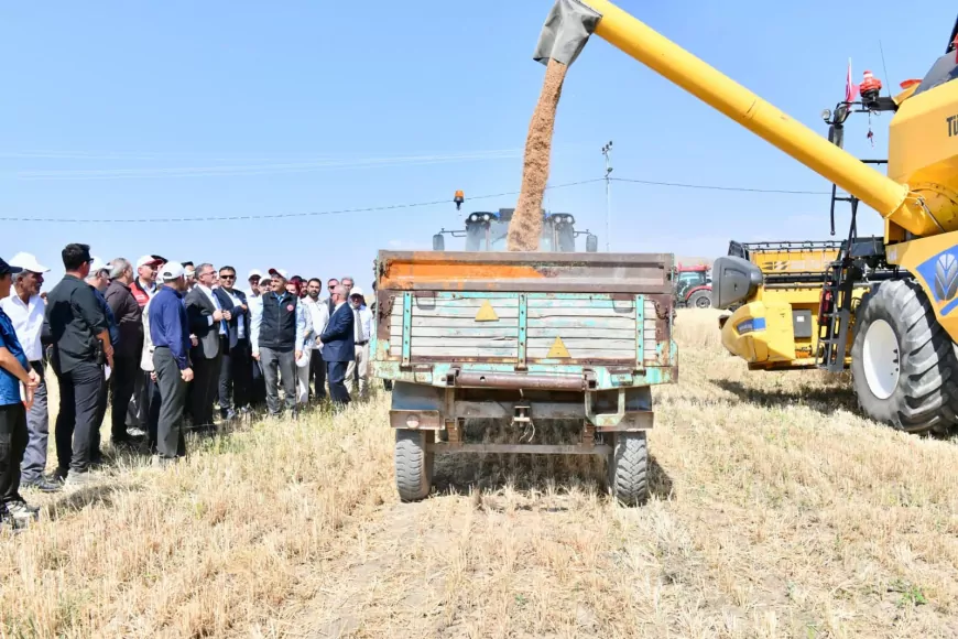 Van Valisi ve Büyükşehir Belediye Başkan Vekili Ozan Balcı: “Biz her zaman çiftçimizin ve üreticimizin yanındayız”