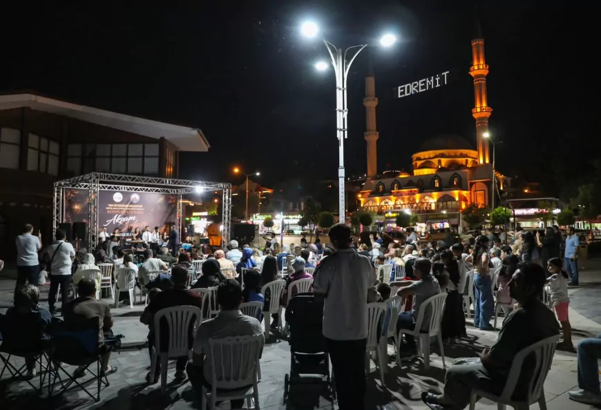 VAN BÜYÜKŞEHİR BELEDİYESİ KONSERVATUVARI EDREMİT SAHİLİNDE TÜRK SANAT MÜZİĞİ VE VAN TÜRKÜLERİNİ VATANDAŞLARLA BULUŞTURDU