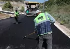 Hatay Büyükşehir Belediyesi Yayladağı Dusduru Mahallesi Bağlantı Yolunda Beton Asfalt Çalışmalarını Sürdürüyor