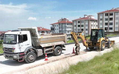 Eskişehir Büyükşehir Belediyesi ESKİ 71 Evler Mahallesi'nde İçme Suyu Şebekesini Yeni Hatla Güçlendirdi