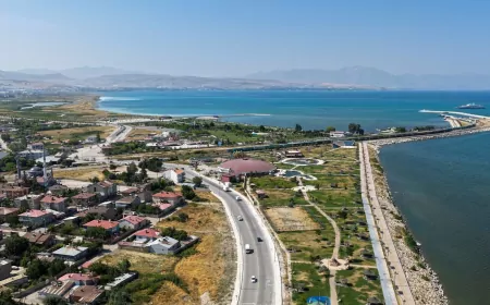 Van Büyükşehir Belediyesi Sahil Yolu'nda kavşak düzenlemesini başlattı, 2. ve 3. etaplar birbirine bağlandı