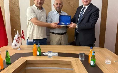 Milliyetçi Hareket Partisi Eskişehir İl Başkanı Ayhan Sezer, PEK Makina ziyaretinde: "Üretim, istihdam ve ihracata katkı sunan sanayicilerin her zaman yanındayız"