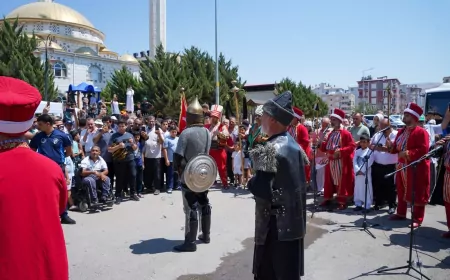 Hatay Büyükşehir Belediyesi Mehteran Takımı Reyhanlı'da Tarihi Marşlarla Büyük Coşku Yaşattı