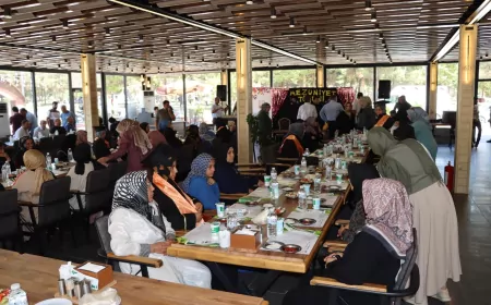 Şanlıurfa Büyükşehir Belediyesi Kadın Destek Merkezleri'nde Okuma Yazma Kursunu Tamamlayan Kadınlar Mezuniyet Sevinci Yaşadı