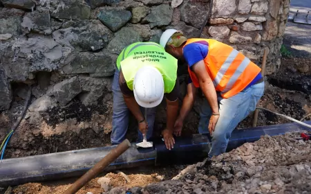 MUSKİ, Marmaris İçmeler’de 35 yıllık kanalizasyon hattını daha büyük çaplı borularla yeniliyor