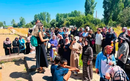 Van Büyükşehir Belediyesinden kadınlara Gevaş’ın tarihi mirası ve Van Gölü’nü buluşturan kültür gezisi