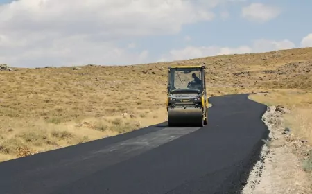 Van Büyükşehir Belediyesi Erciş’te 6 kırsal yerleşimin 20 kilometrelik yolunu ilk kez sıcak asfaltla buluşturuyor